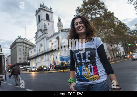 La città di Buenos Aires, la città di Buenos Aires, Argentina. Il 6 giugno, 2019. INT. WorldNews. Il 6 giugno 2019. La città di Buenos Aires, Argentina. La dimostrazione contro il presidente del Brasile Jair Bolsonaro in visita in Argentina per incontrare il presidente della Repubblica Argentina Mauricio Macri; e contro machism, omofobi, razzismo pensieri e saids di Bolsonaro. Credito: Julieta Ferrario/ZUMA filo/Alamy Live News Foto Stock