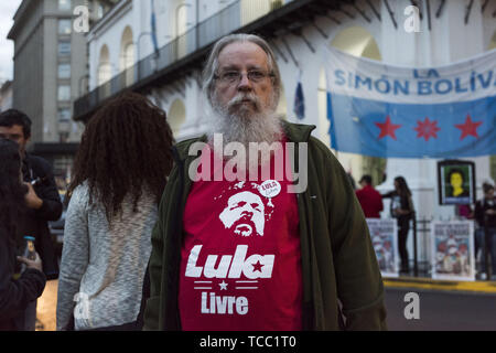 La città di Buenos Aires, la città di Buenos Aires, Argentina. Il 6 giugno, 2019. INT. WorldNews. Il 6 giugno 2019. La città di Buenos Aires, Argentina. La dimostrazione contro il presidente del Brasile Jair Bolsonaro in visita in Argentina per incontrare il presidente della Repubblica Argentina Mauricio Macri; e contro machism, omofobi, razzismo pensieri e saids di Bolsonaro. Credito: Julieta Ferrario/ZUMA filo/Alamy Live News Foto Stock