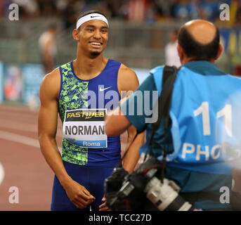 Roma, Italia - Jun 06: Michael Norman NEGLI STATI UNITI D' AMERICA compete in Uomini 200m evento durante la IAAF Diamond League 2019 Golden Gala Pietro Mennea a Roma (credito: Mickael Chavet/Zuma/Alamy Live News) Foto Stock