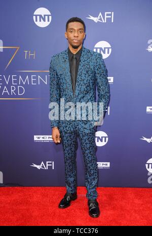 Los Angeles, CA, Stati Uniti d'America. Il 6 giugno, 2019. Chadwick Boseman presso gli arrivi di AFI Life Achievement Award omaggio a Denzel Washington, Dolby Theatre a Hollywood e Highland Center, Los Angeles, CA Giugno 6, 2019. Credito: Elizabeth Goodenough/Everett raccolta/Alamy Live News Foto Stock