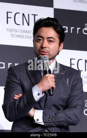 Tokyo, Giappone. Il 7 giugno, 2019. Attore giapponese Takayuki Yamada partecipa ad un evento promozionale di Fujitsu collegato tecnologie" nuova smart phone serie 'frecce' a Tokyo il Venerdì, 7 giugno 2019. Credito: Yoshio Tsunoda/AFLO/Alamy Live News Foto Stock