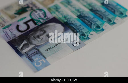 5 libbra di banconote su uno sfondo bianco, Bank of Scotland £ 5 nota, un fiver, di banconote della sterlina, maggio 2019, UK. Foto Stock