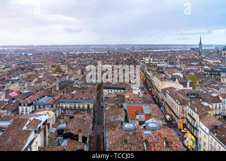 La cattedrale di Saint Andre e la torre di Pey Berland a Bordeaux, Francia. Foto Stock