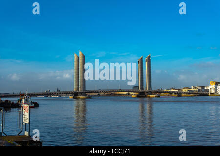 Pont Jacques Chaban-Delmas a Bordeaux, Francia. Foto Stock