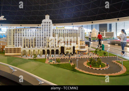DUBAI, UAE, gennaio 09, 2019: Lego miniatura del grande edificio in Miniland di Legoland Foto Stock