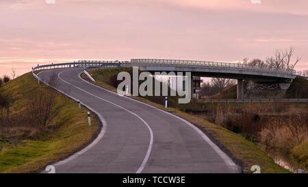 Ponte tra Devinska Nova Ves e Zahorska Bystrica, Slovacchia Foto Stock