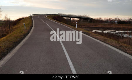 Ponte tra Devinska Nova Ves e Zahorska Bystrica, Slovacchia Foto Stock