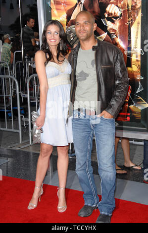 LOS ANGELES, CA. Luglio 31, 2007: Amaury Nolasco & ragazza Dayanara Torres presso il Los Angeles premiere di 'Rush Hour 3' a Grauman's Chinese Theater di Hollywood. © 2007 Paul Smith / Featureflash Foto Stock