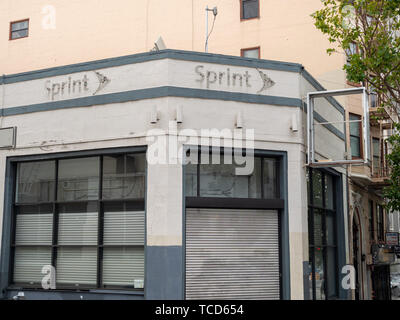 Abbandonata, chiuso ingresso di Sprint shop Wireless Foto Stock