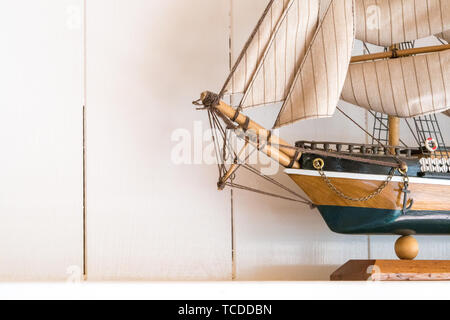 Il vecchio modello in legno nave a vela. Foto Stock