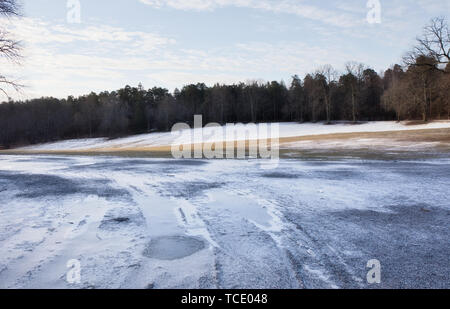 Vista invernale del grande prato, creato nel 1780's da Fredrik Magnus Piper per il re Gustav III, Haga Park, Solna, Stoccolma, Svezia e Scandinavia Foto Stock