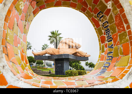 Tipicamente nebbioso giorno, nel Parque del Amor, amanti park, Miraflores Lima, soprannominato El Gris, il grigio, Perù, Foto Stock