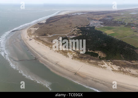 Vista aerea olandese isola Ameland con la spiaggia e il faro Foto Stock