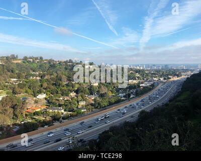 Autostrada 405 vicino al Bel Air, Los Angeles, California, Stati Uniti Foto Stock