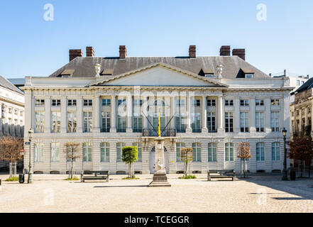 Vista anteriore dell'ufficio di gabinetto del ministro fiammingo-presidente sulla la piazza dei Martiri nel centro storico di Bruxelles, Belgio. Foto Stock