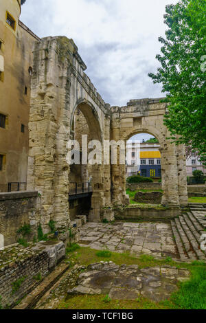 Vista del giardino archeologico nella città di Vienne, Isere department, Francia Foto Stock