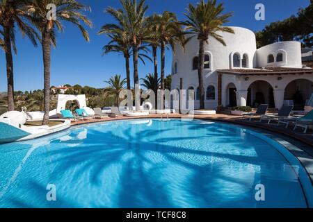 Piscina e zona relax, Ristorante Vista de Rey nel retro, Maritim Hotel Galatzo, Paguera o Peguera, Maiorca, isole Baleari, Spagna, Europa Foto Stock