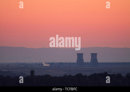 L'arresto delle torri di raffreddamento del rancho seco generazione nucleare, stazione di Sacramento in California. Foto Stock