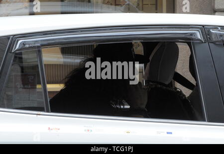 Milano, Martin Castrogiovanni con il suo nuovo cane prende il taxi Martin  Castrogiovanni, argentino-nato italiano