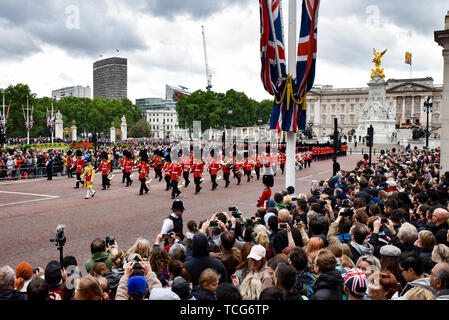 Il centro commerciale di Londra, Regno Unito. 8 Giugno 2019. Trooping la parata di colori per marcare la regina ufficiale di compleanno. Credito: Matteo Chattle/Alamy Live News Foto Stock