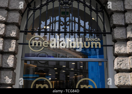 Milano, Italia. 8 Giugno, 2019. Italiano società bancarie, Banca Mediolanum logo, elencati nel MIB di Milano. Credito: Diego Puletto SOPA/images/ZUMA filo/Alamy Live News Foto Stock