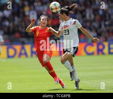 Rennes, Francia. Il giorno 08 Giugno, 2019. firo: 08.06.2019, calcio, donne, signori, 2018/2019, della Coppa del Mondo FIFA in Francia, Coppa del Mondo Donne, squadra nazionale, Germania, GER - Cina YANG versus DOORSOUN, GER diritto | Utilizzo di credito in tutto il mondo: dpa/Alamy Live News Foto Stock