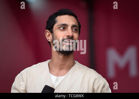 Londra, Regno Unito. 8 Giugno 2019. Riz Ahmed, londinese e attore di Hollywood, parla durante il Festival di EID in Trafalgar Square, un evento ospitato dal sindaco di Londra. Il sindaco di festa si svolge in Piazza una settimana dopo la fine del Ramadan e include una varietà di spettacoli e attività culturali. Credito: Stephen Chung / Alamy Live News Foto Stock