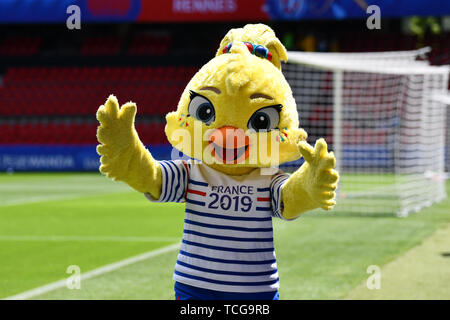 Rennes, Frankreich. Il giorno 08 Giugno, 2019. World Cup mascot Ettie fatto cenno, 08.06.2019, Rennes (Francia), calcio, fifa, Coppa del Mondo Donne 2019, Germania - Cina, FIFA VIETANO QUALSIASI USO DI FOTOGRAFIE come sequenze di immagini e/o quasi video. | Utilizzo di credito in tutto il mondo: dpa/Alamy Live News Foto Stock