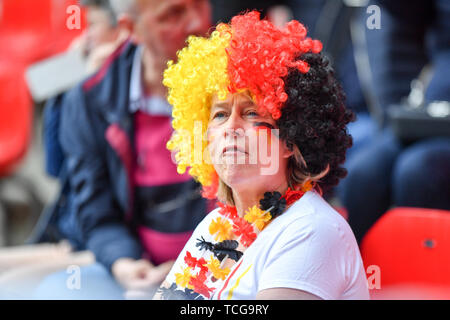 Rennes, Frankreich. Il giorno 08 Giugno, 2019. Ventola di tedesco a Rennes, 08.06.2019, Rennes (Francia), calcio, fifa, Coppa del Mondo Donne 2019, Germania - Cina, FIFA VIETANO QUALSIASI USO DI FOTOGRAFIE come sequenze di immagini e/o quasi video. | Utilizzo di credito in tutto il mondo: dpa/Alamy Live News Foto Stock