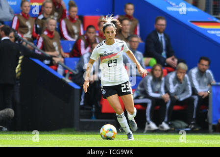 Rennes, Frankreich. Il giorno 08 Giugno, 2019. Sara Doorsoun (DFB Donne) (23) con palla, 08.06.2019, Rennes (Francia), calcio, fifa, Coppa del Mondo Donne 2019, Germania - Cina, FIFA VIETANO QUALSIASI USO DI FOTOGRAFIE come sequenze di immagini e/o quasi, VIDEO | Utilizzo di credito in tutto il mondo: dpa/Alamy Live News Foto Stock