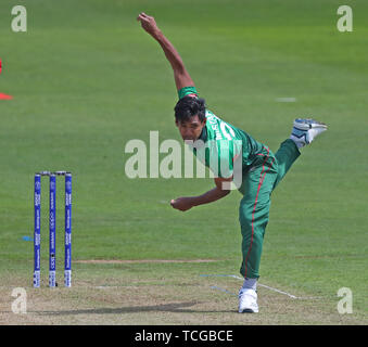 CARDIFF, Galles. 08 giugno 2019: Mustafizur Rahman del Bangladesh bowling durante l'Inghilterra v Bangladesh, ICC Cricket World Cup Match, a Cardiff Galles Stadium di Cardiff, Galles. Credito: Cal Sport Media/Alamy Live News Foto Stock