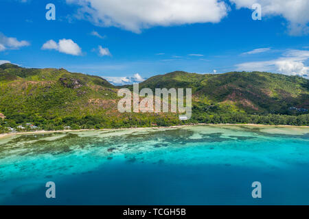 Vista aerea: Anse Pasquiere, Praslin, Seicelle Foto Stock