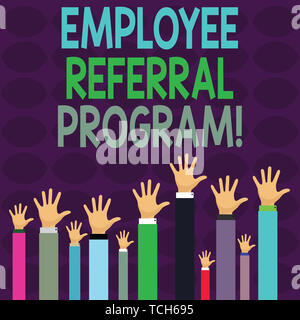 La grafia la scrittura di testo Employee Referral Program. Foto concettuale di reclutamento interno metodo impiegato da organizzazioni mani di diversi Businessme Foto Stock