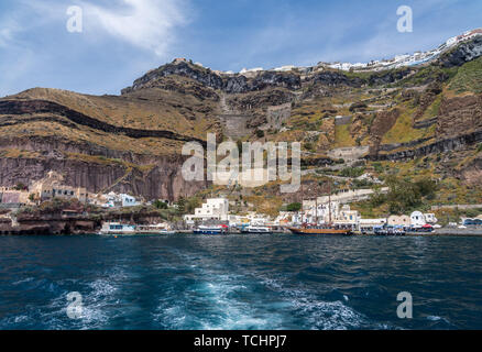 Porta Fira sulla caldera vulcanica isola di Santorini Foto Stock