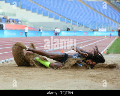 Roma, Italia - Jun 06: Caterine Ibarguen della Colombia compete in Donne Salto in lungo evento durante la IAAF Diamond League 2019 Golden Gala Pietro Menne Foto Stock