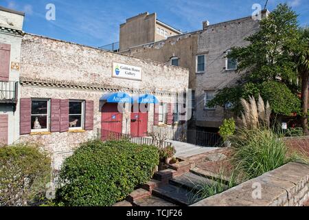 Vecchio edificio lungo il lungofiume di Savannah, Georgia, Stati Uniti d'America Foto Stock