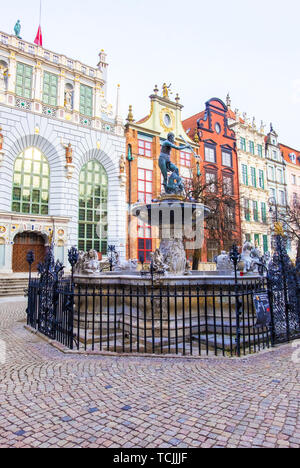 Gdansk, Polonia - Febbraio 07, 2019: la Fontana di Nettuno nel centro del Mercato lungo strada vicino alla Artus Court, Gdansk, Polonia Foto Stock