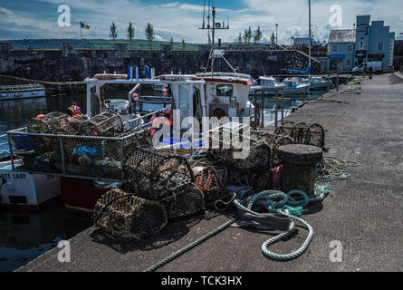 Carnlough, un piccolo villaggio sul causeway strada costiera di Antrim, Irlanda del Nord Foto Stock