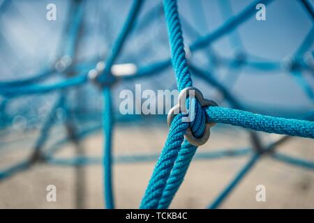 Close-up, parco giochi, net, arrampicarsi sulle funi, Timmendorf, isola di Poel, Meclemburgo-Pomerania, Germania Foto Stock