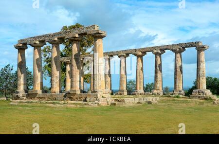 Le colonne del tempio dorico di Hera, sito archeologico sito di Metaponto, Bernalda, Basilicata, Italia Foto Stock