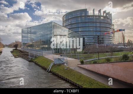 Louise-Weiss edificio, sede del Parlamento europeo a Strasburgo, Francia Foto Stock