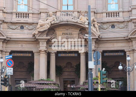 Milano, Italia - 15 Settembre 2018: esterne riprese del nuovo negozio Starbucks a Milano situato in piazza Cordusio. Lombardia, Italia Foto Stock