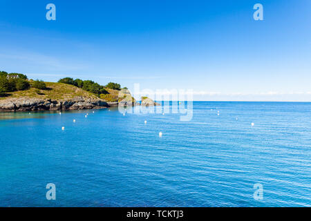 Seascape all'entrata del porto di Sauzon sull isola di Belle Ile en mer nel Morbihan Foto Stock