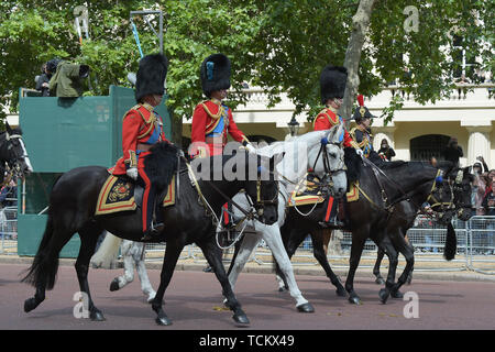 Charles Prince of Wales, il principe William Duca di Cambridge il principe Andréj Duca di York e Anne Princess Royal Trooping il colore, Queens compleanno para Foto Stock