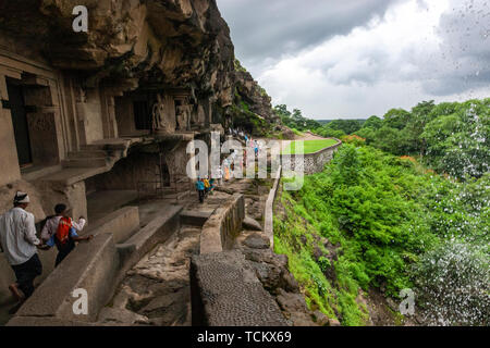 Grotte di Ellora, rock-cut-monastero grotta del tempio, Aurangabad distretto di Maharashtra, India. Foto Stock