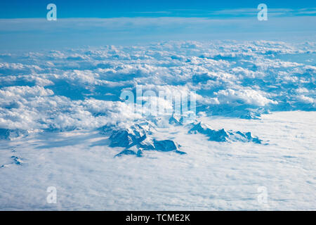 Vista aerea delle Alpi mountain range. Foto Stock