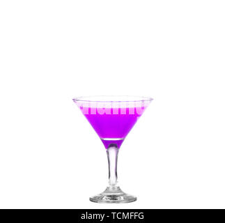Cocktail viola su sfondo bianco. Foto Stock