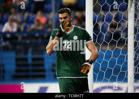 A PODGORICA MONTENEGRO - Giugno 07: Muric Edo del Kosovo durante il 2020 il Campionato Europeo UEFA gruppo un match di qualificazione tra il Montenegro e il Kosovo a Podgorica City Stadium il 7 giugno 2019 a Podgorica, Montenegro MB Media Foto Stock