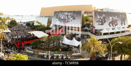 CANNES, Francia. 18 maggio 2007: Panorama del Palais des Festivals durante il sessantesimo annuale internazionale Film Festival de Cannes. © 2007 Paul Smith / Featureflash Foto Stock