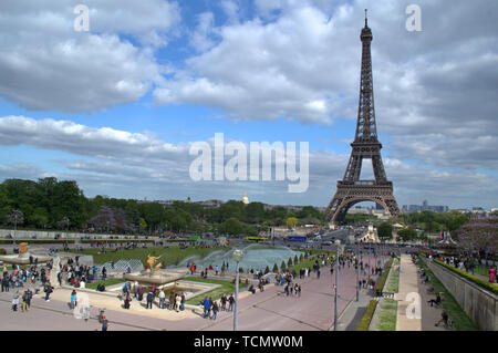 La Torre Eiffel si vede dalla Place du Trocadero Foto Stock